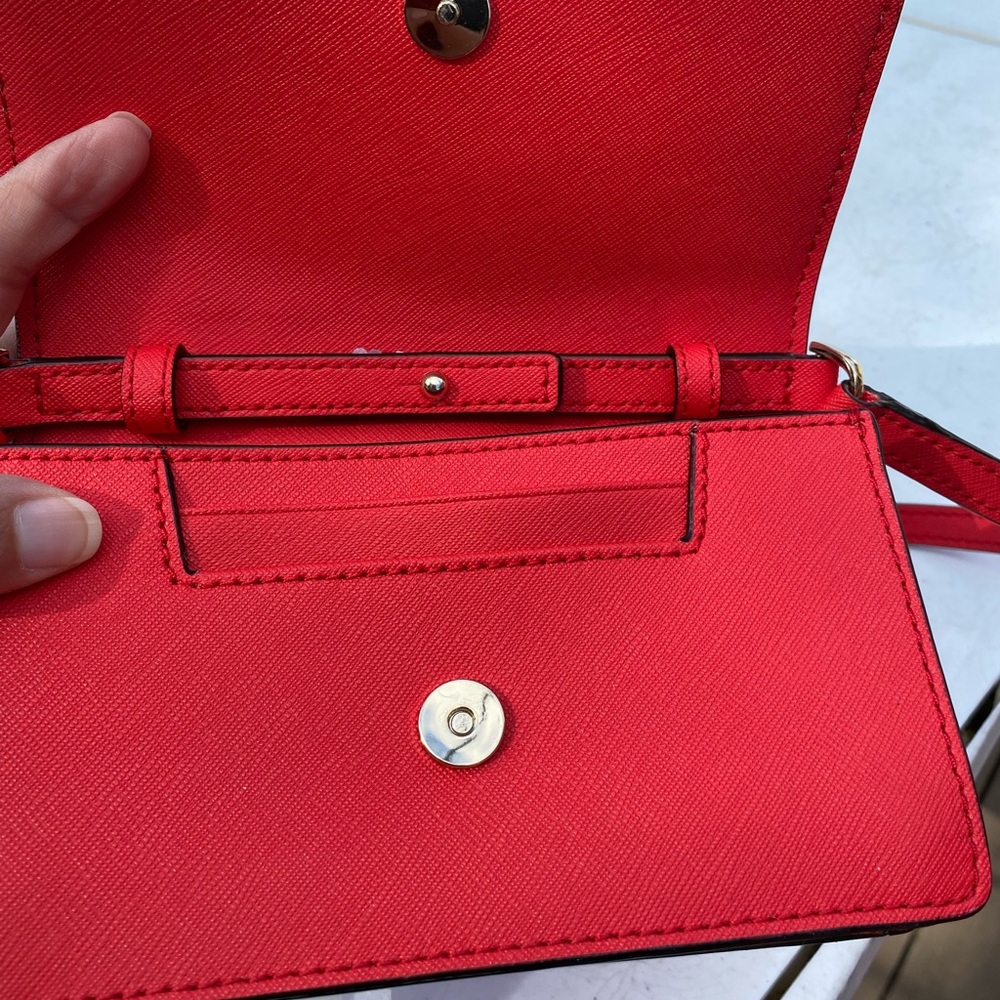 New without tags Kate Spade fuchsia Crossbody small purse